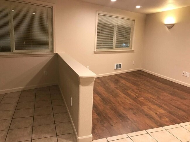 Foto del edificio - Quarter Deck Apartment