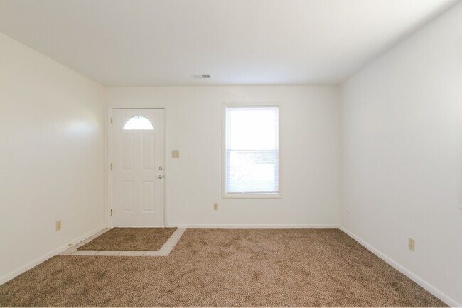 Building Photo - 1446 Golay St