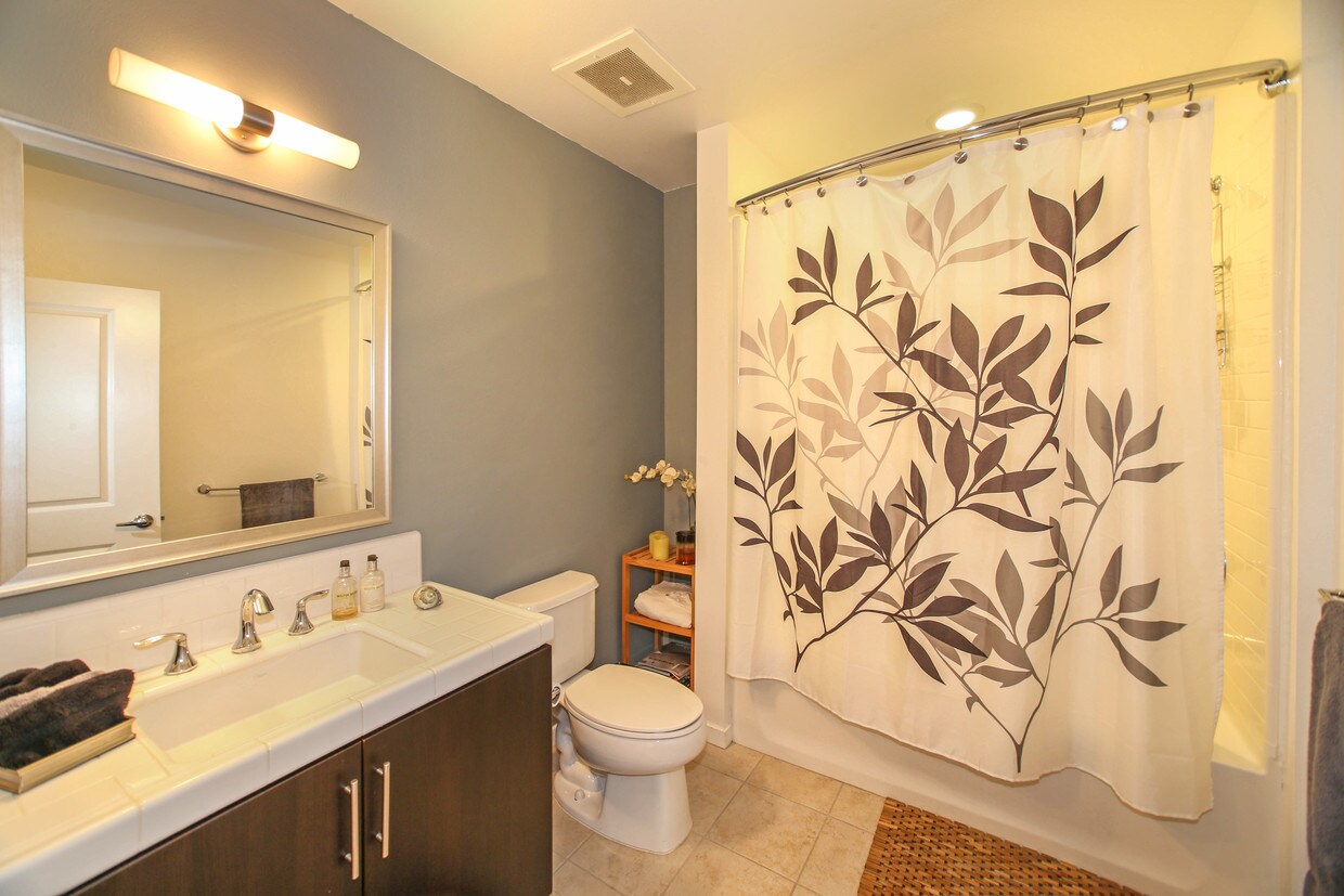 21 gramercy irvine ca guest bathroom