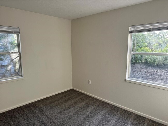 Foto del edificio - 240 E Howry Ave