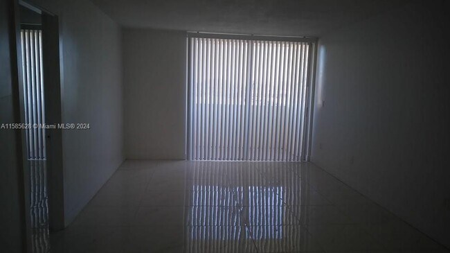 Foto del edificio - 10000 NW 80th Ct