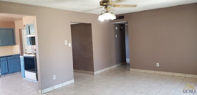 Building Photo - 1200 White Ln