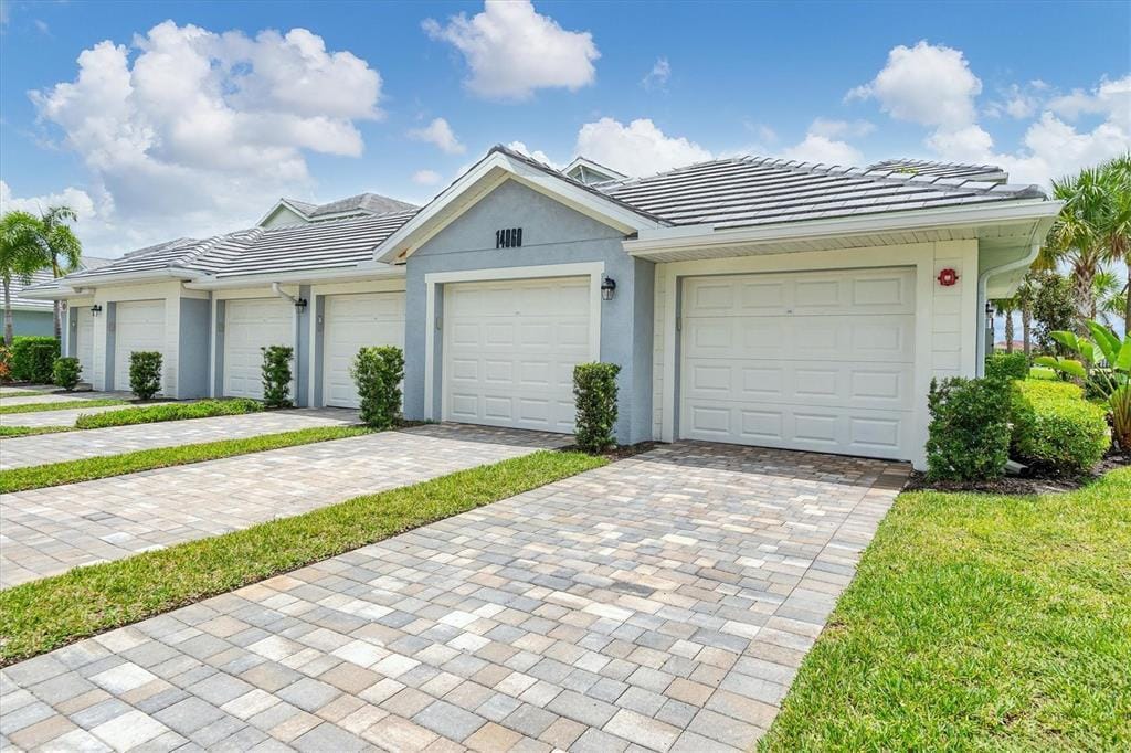 Primary Photo - 14060 Heritage Landing Blvd