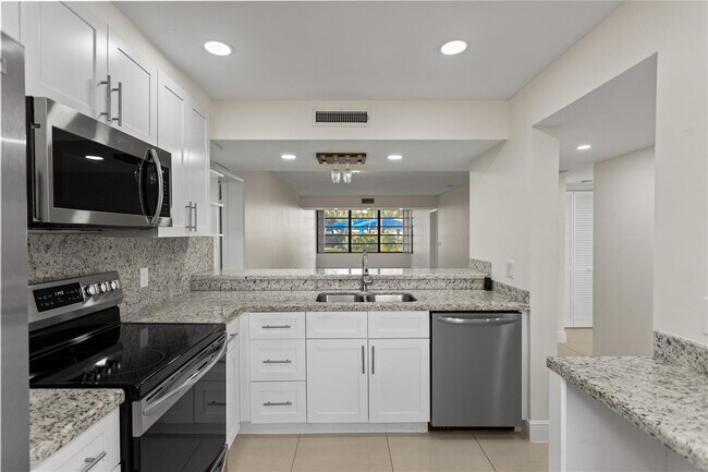 Foto del edificio - 1719 Whitehall Dr