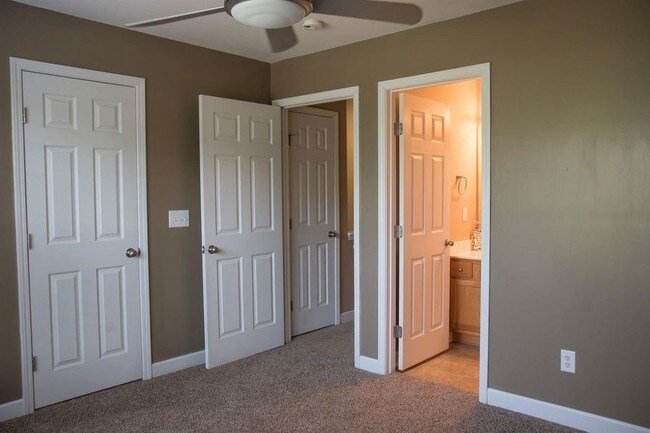 Building Photo - 105 4th Ave