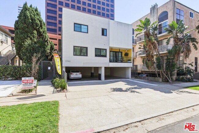 Foto del edificio - 11746 Goshen Ave