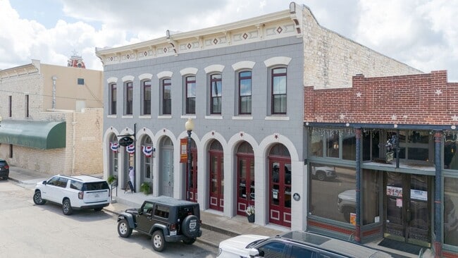 Building Photo - 410 E 3rd St