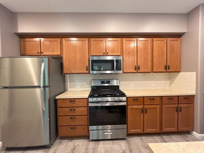 Foto del edificio - Charming Corner Condo with Fireplace, Pati...