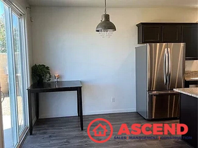 Foto del edificio - 3 Bedroom Home Off Mountain Ridge and Taft...