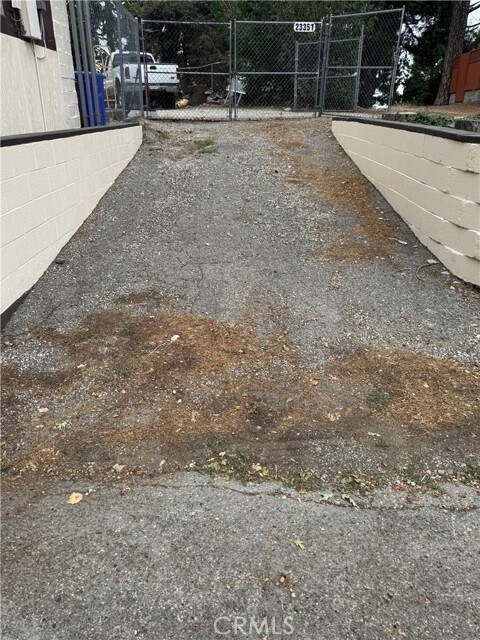 Foto del edificio - 23335 Crestline Rd