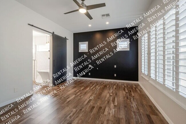 Building Photo - 374 W Azalea Dr