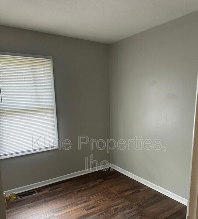 Foto del edificio - 3226 Wellington Ave