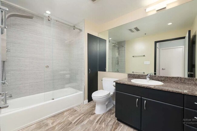 Bathroom - 260 King St