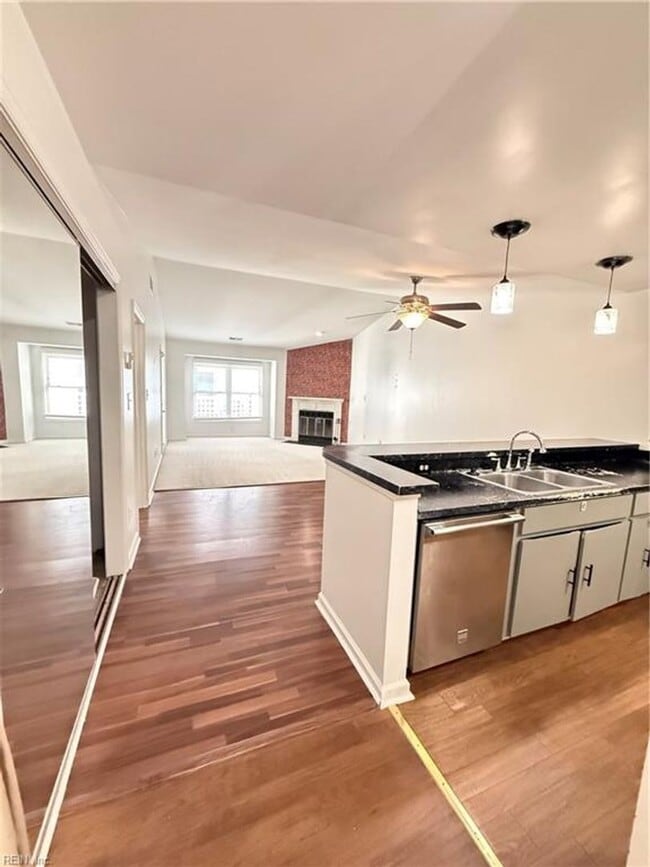 Building Photo - 2BR 2BA CONDO