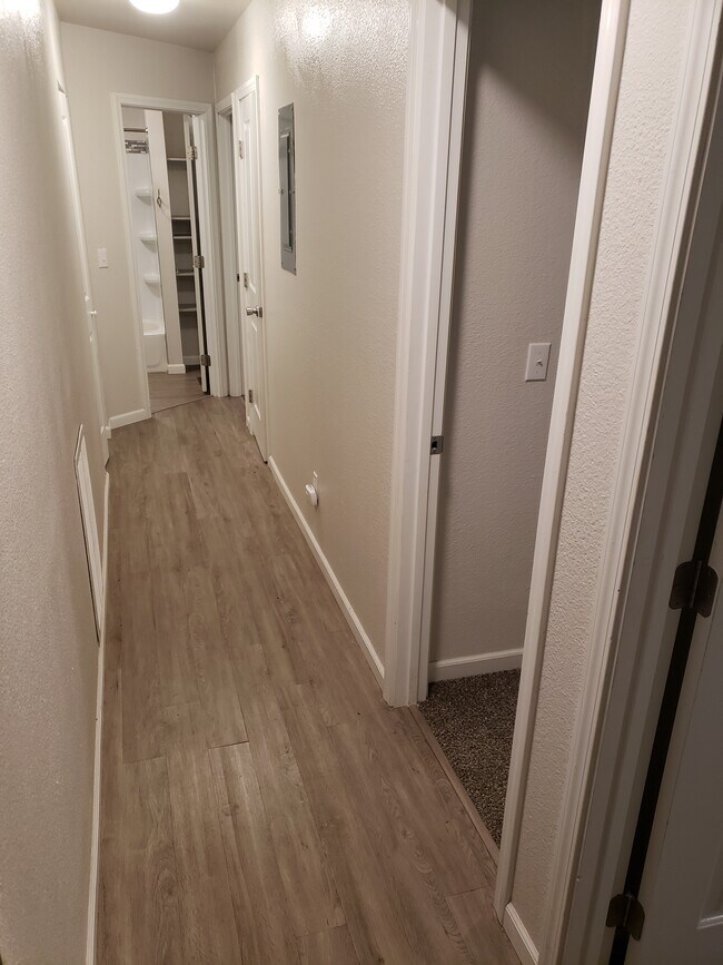 Building Photo - 9308 Roy St