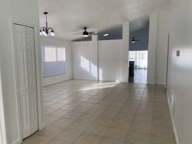 Building Photo - Home for rent