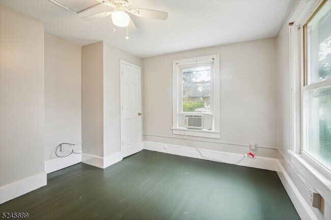 Building Photo - 50 King Cole Rd