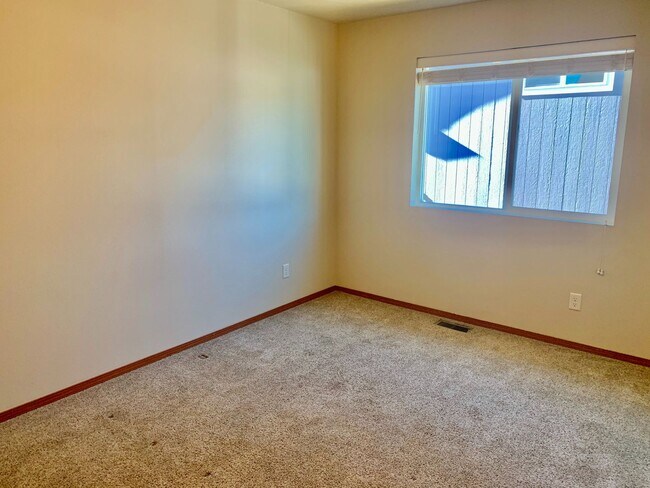 Building Photo - New on the Market!