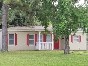 Building Photo - 417 13th Ave N