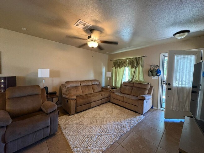 Foto del edificio - HOME FOR RENT IN ANTHONY TEXAS