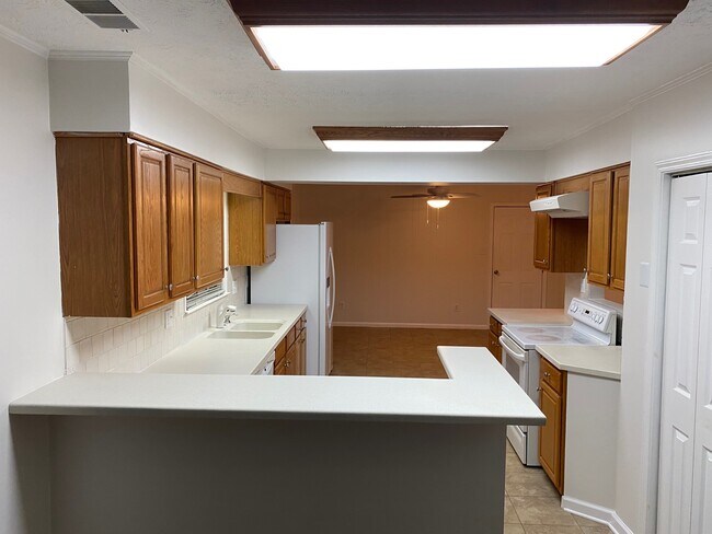 Building Photo - 116 Scatterfoot Dr