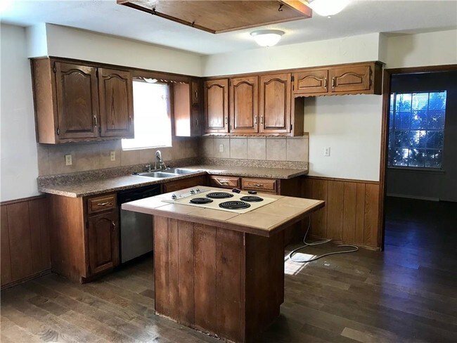 Foto del edificio - 1415 El Camino Cir