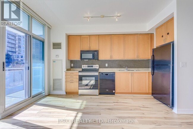 Photo du bâtiment - 220-220 Burnhamthorpe Rd W
