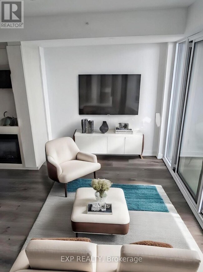 Building Photo - 370 Martha St