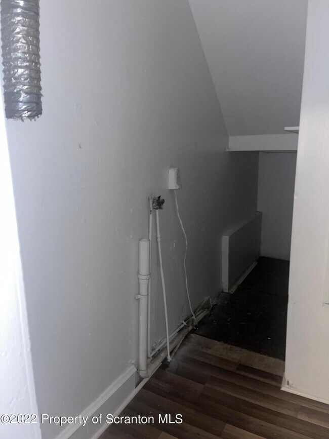 Building Photo - 437 S River St