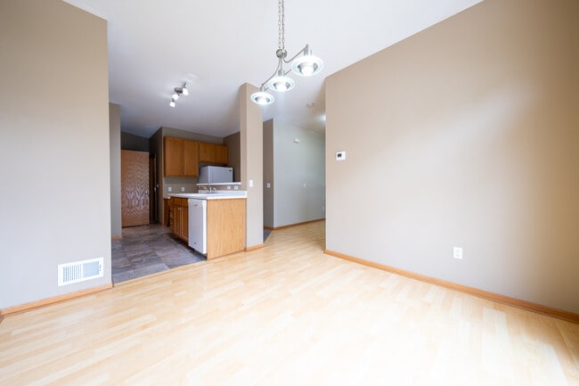 Building Photo - 2750 Mallard Dr