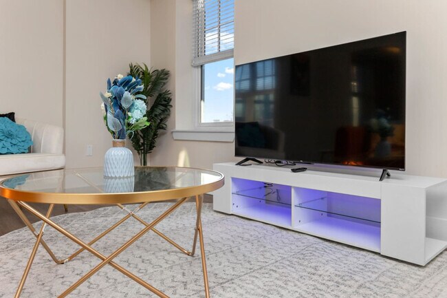 Building Photo - 457 E Kirby St