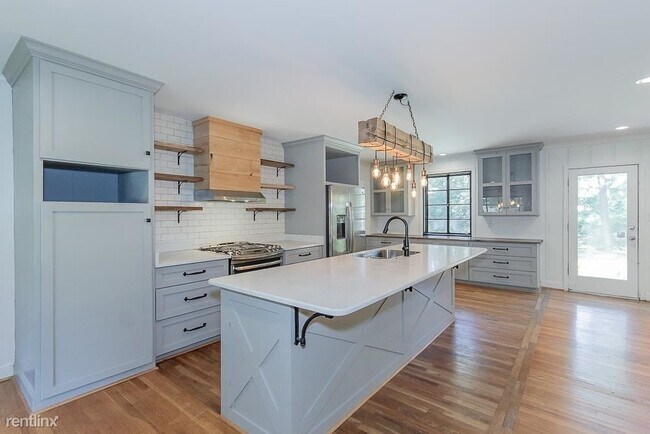 Building Photo - 3 br, 2 bath House - 3975 Berkley Dr