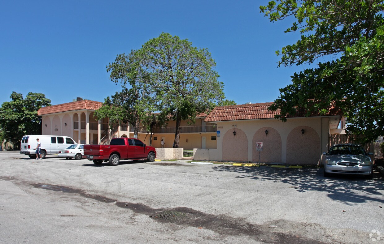 Primary Photo - 6015 SW 33rd St
