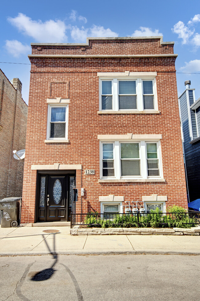 Building Photo - 1238 W Draper St