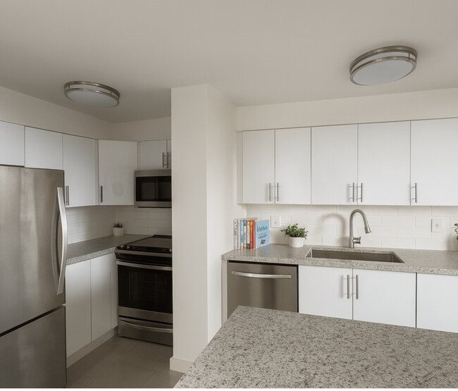 Photo du bâtiment - 1355 Silver Spear