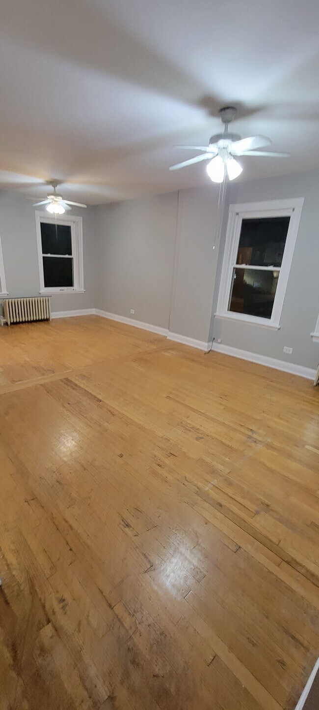 Foto del edificio - 2341 W Foster Ave