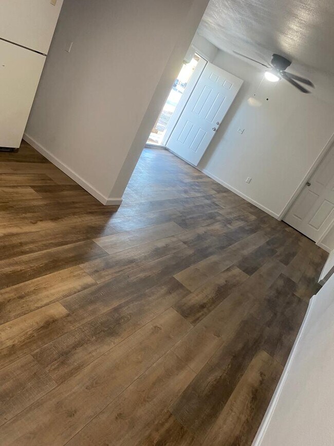 Building Photo - 14 Grant St