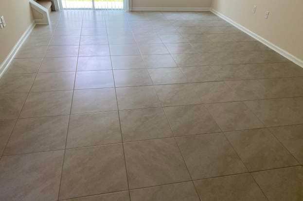 Building Photo - 425 Aralia Ln