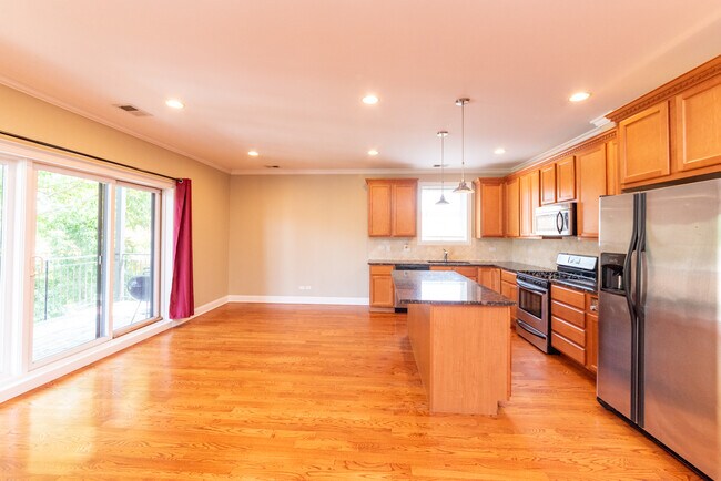 Foto del edificio - 6155 N Ravenswood Ave