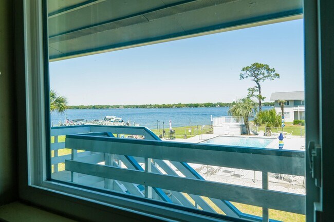 Foto del edificio - 726 Eglin Pkwy NE