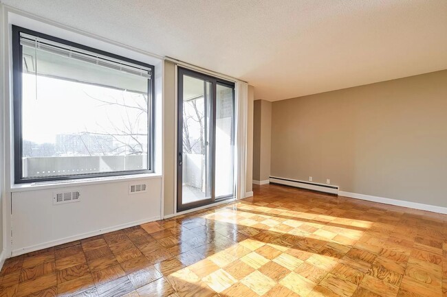 Large sunny windows - 240 M St SW