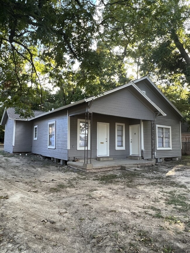 Building Photo - 301 W College St