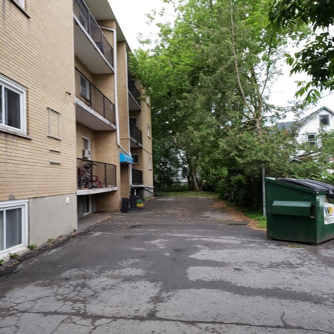 Building Photo - 44 Linton St