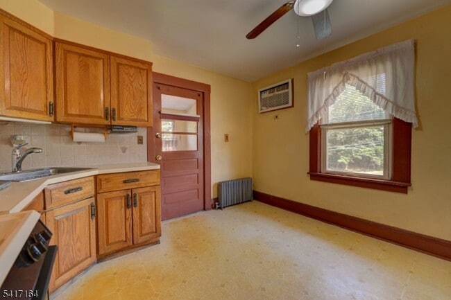 Building Photo - 120 Newark Pompton Turnpike