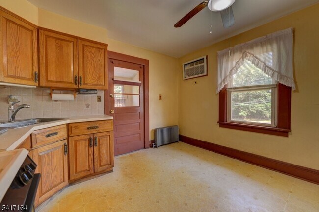 Foto del edificio - 120 Newark Pompton Turnpike