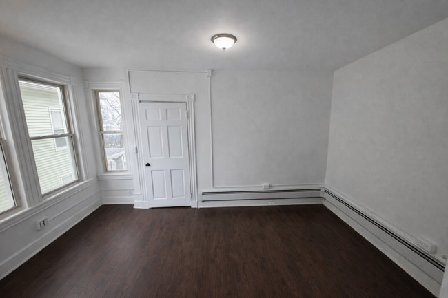 Building Photo - 108 S Main St