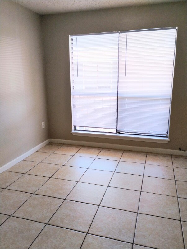 Building Photo - 1707 Port Dr