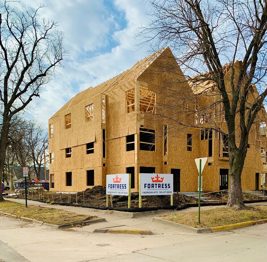 Primary Photo - 1005 Thurston St