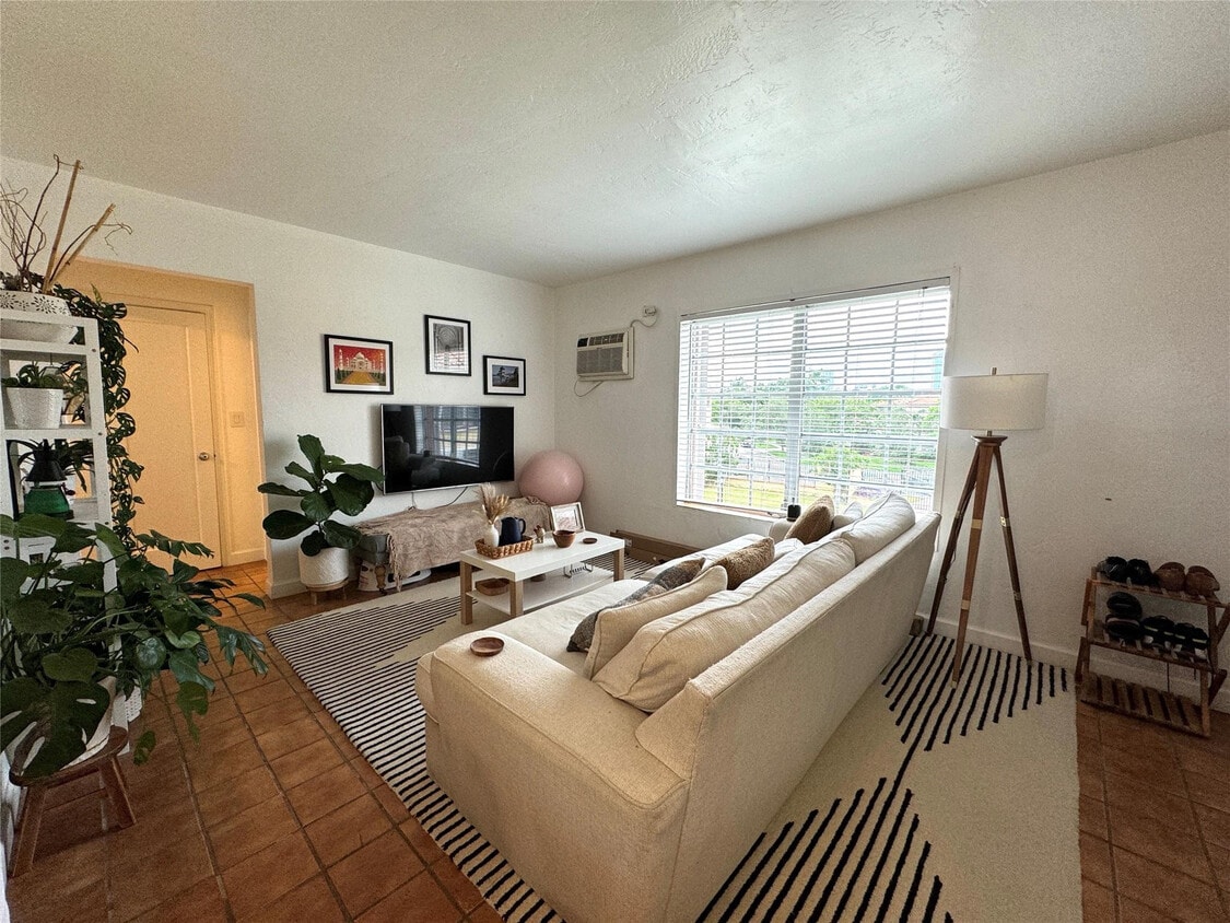 Foto principal - 617 SW 11th St