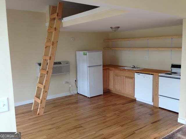 Building Photo - 153 Hart Ave